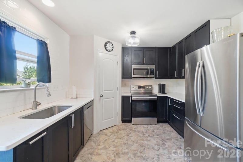 117 Langhorne Dr, Mount Holly, NC 28120