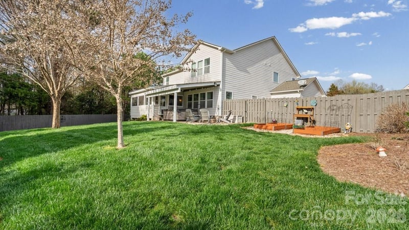 1007 Pine Bark Pl, Matthews, NC 28104