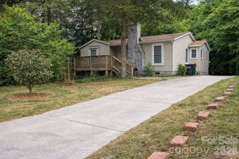 7811 Heatherdale Ct, Charlotte, NC 28212