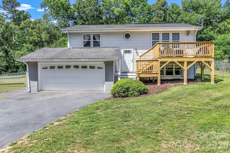 13 Spring Lake Dr, Fletcher, NC 28732
