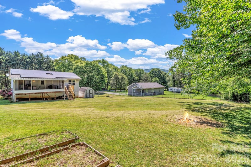 13 Spring Lake Dr, Fletcher, NC 28732