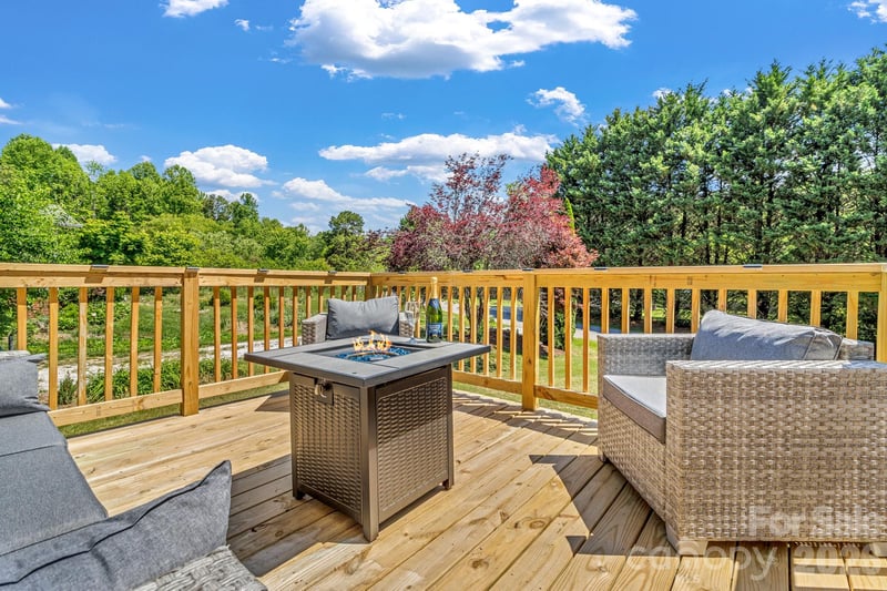 13 Spring Lake Dr, Fletcher, NC 28732