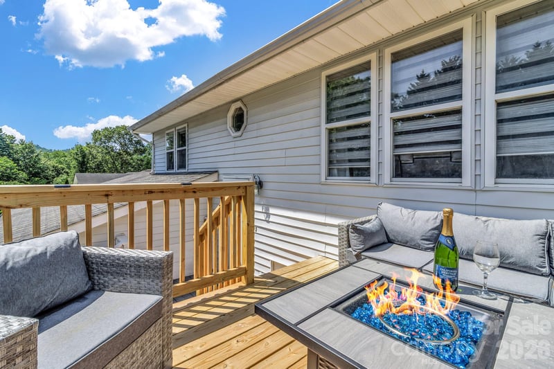 13 Spring Lake Dr, Fletcher, NC 28732