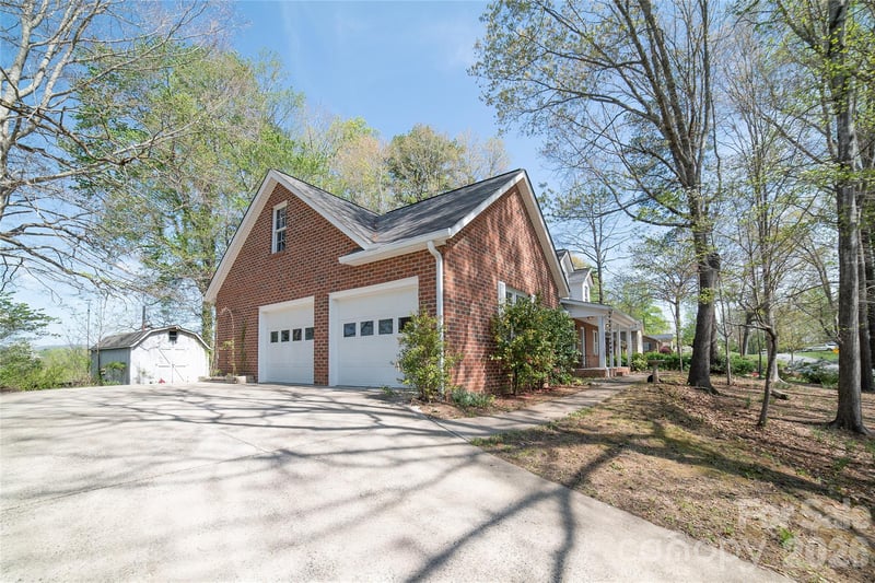 1421 Windsor St, Lenoir, NC 28645
