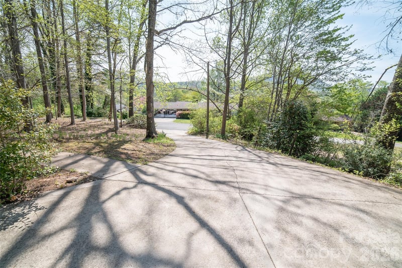 1421 Windsor St, Lenoir, NC 28645