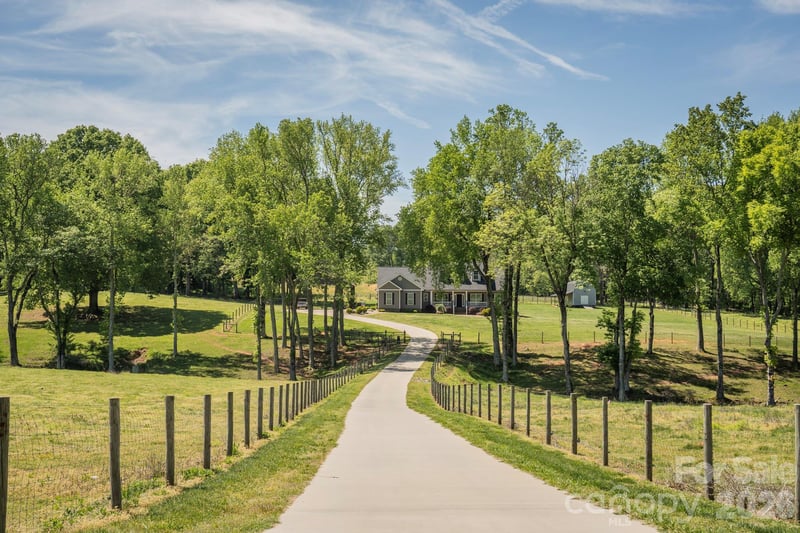165 Lewis Farm Rd, Bessemer City, NC 28016