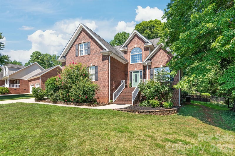 1006 Strawberry Ln, Gastonia, NC 28054