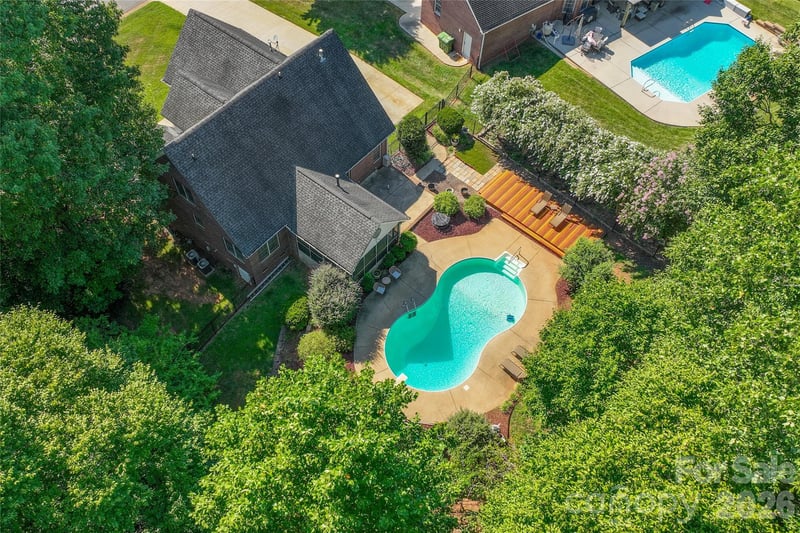 1006 Strawberry Ln, Gastonia, NC 28054