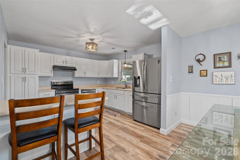 84 Chisholm St, Saluda, NC 28773