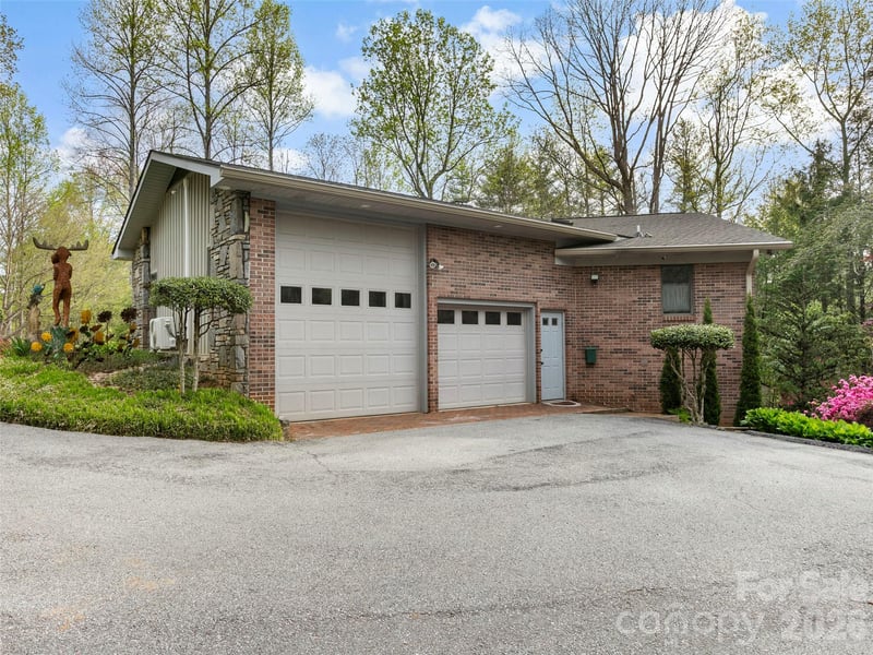 37 Hamilton Dr, Hendersonville, NC 28739