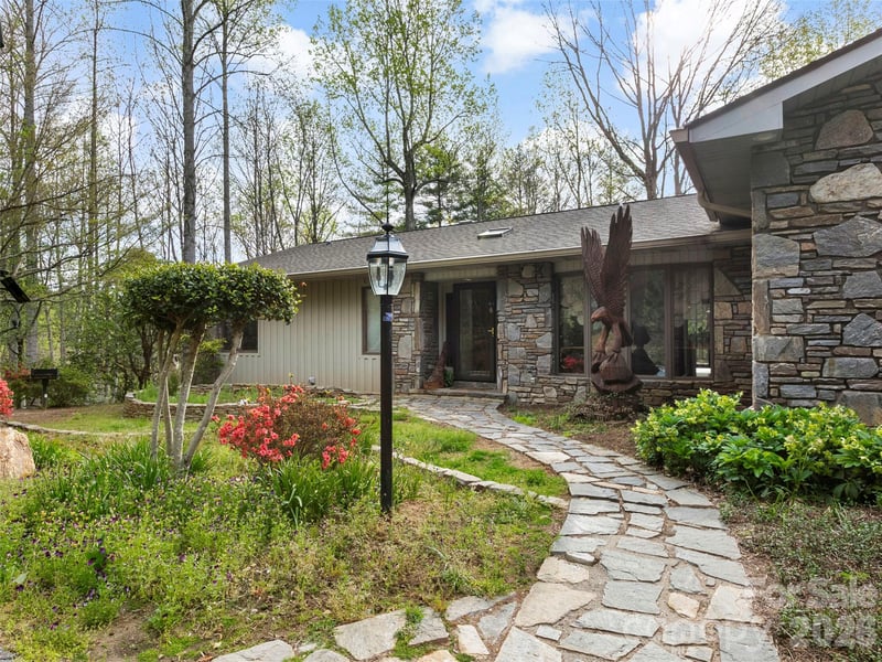 37 Hamilton Dr, Hendersonville, NC 28739