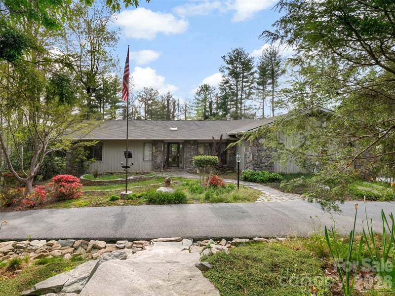 37 Hamilton Dr, Hendersonville, NC 28739
