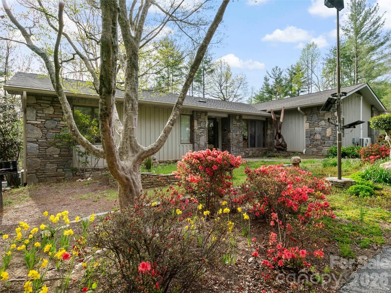 37 Hamilton Dr, Hendersonville, NC 28739