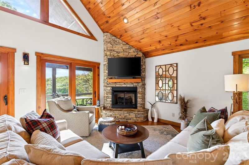 965 Grandview Peaks Dr, Nebo, NC 28761