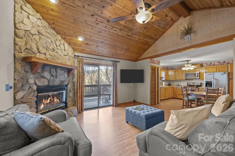 959 Plott Balsam Rd, Maggie Valley, NC 28751