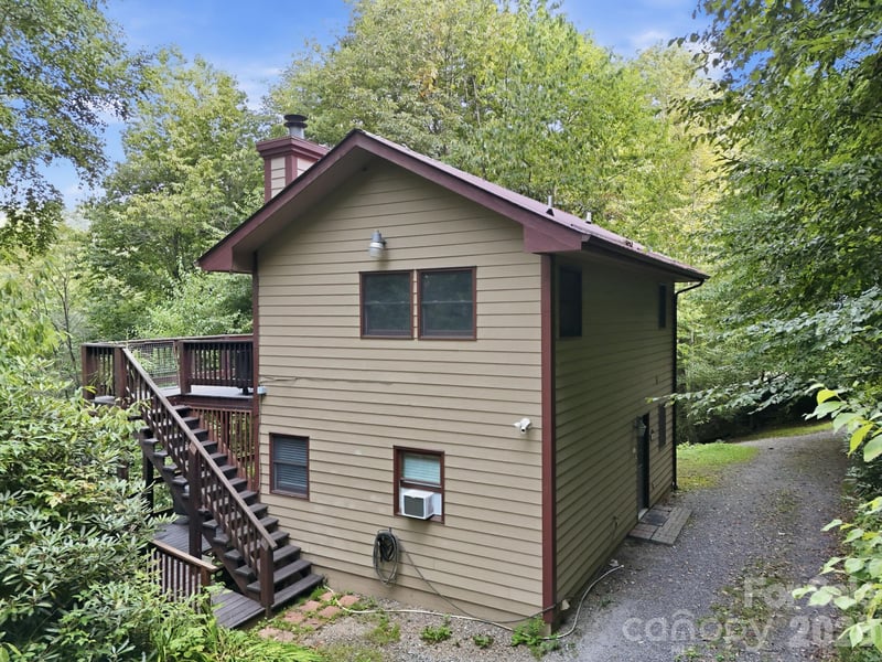 959 Plott Balsam Rd, Maggie Valley, NC 28751