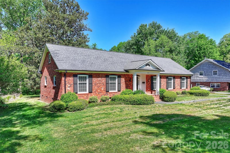 6800 Lancer Dr, Charlotte, NC 28226