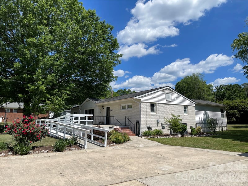 1748 Old West Ln, Gastonia, NC 28052