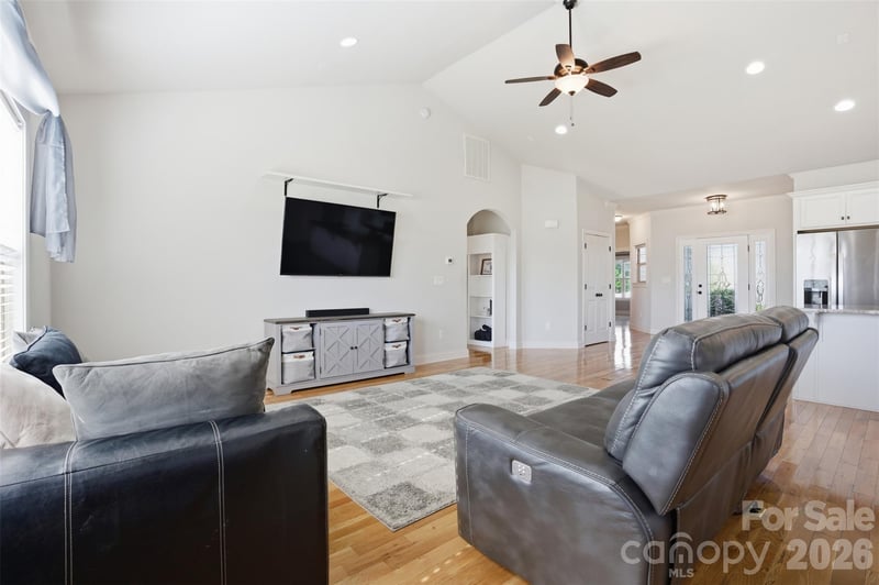 156 Greythorn Dr, Statesville, NC 28625