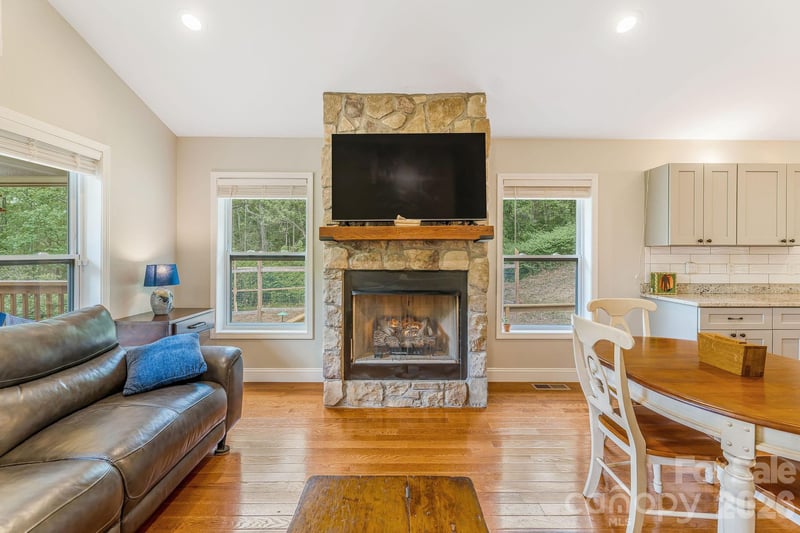 274 Poverty Branch Rd #2, Barnardsville, NC 28709