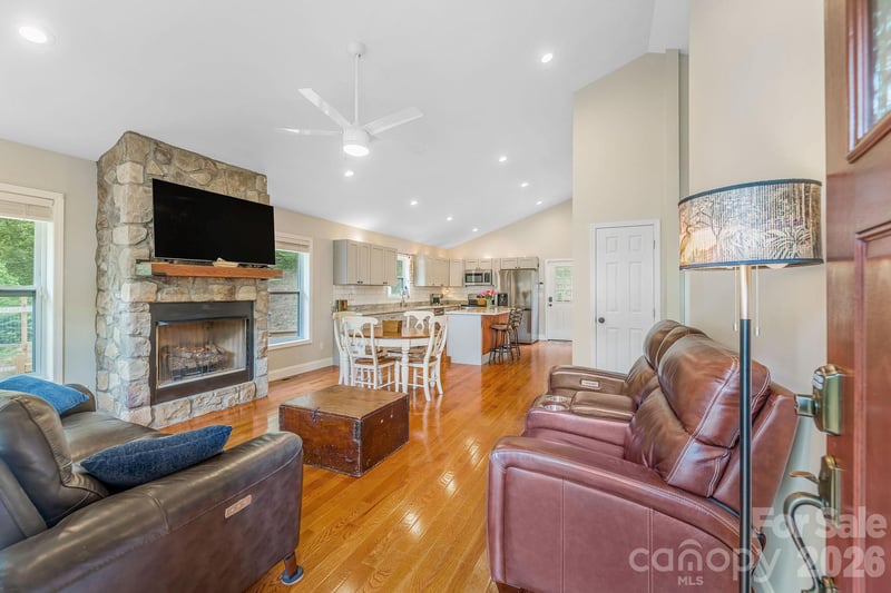274 Poverty Branch Rd #2, Barnardsville, NC 28709