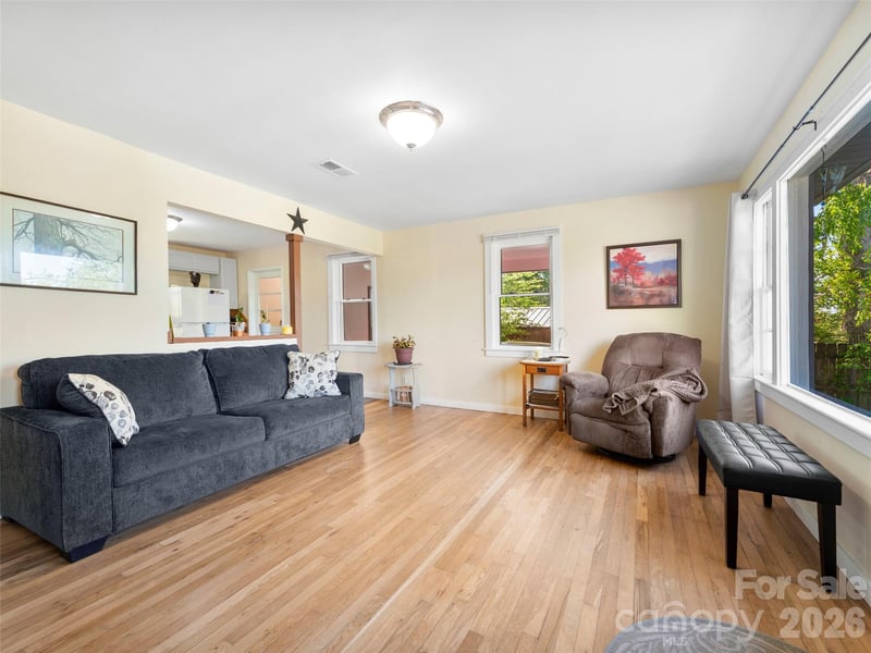 209 Wilmont Dr, Hendersonville, NC 28792