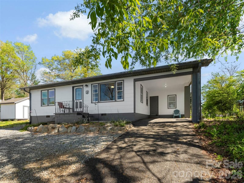 209 Wilmont Dr, Hendersonville, NC 28792
