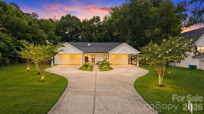 4515 Lindsay Ln, Matthews, NC 28105