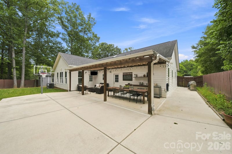 4515 Lindsay Ln, Matthews, NC 28105