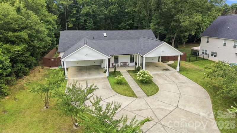 4515 Lindsay Ln, Matthews, NC 28105