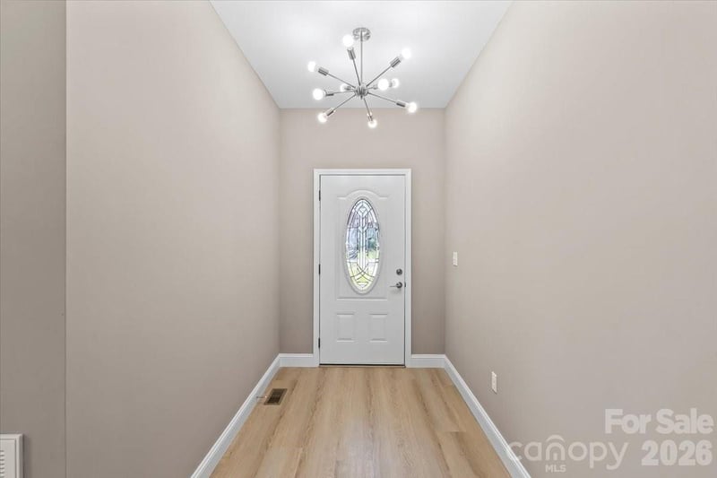 1033 12th Avenue Dr, Hickory, NC 28601
