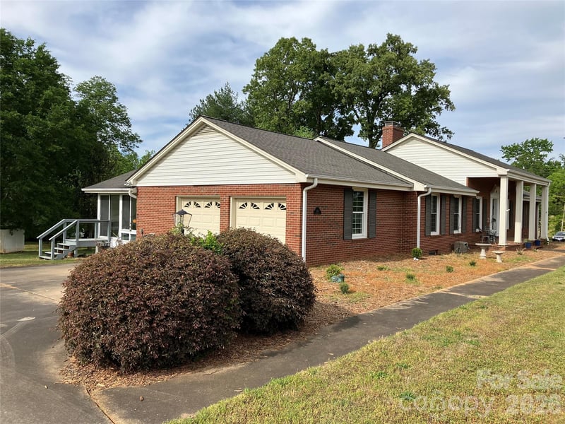 151 Lincoln Rd, Forest City, NC 28043