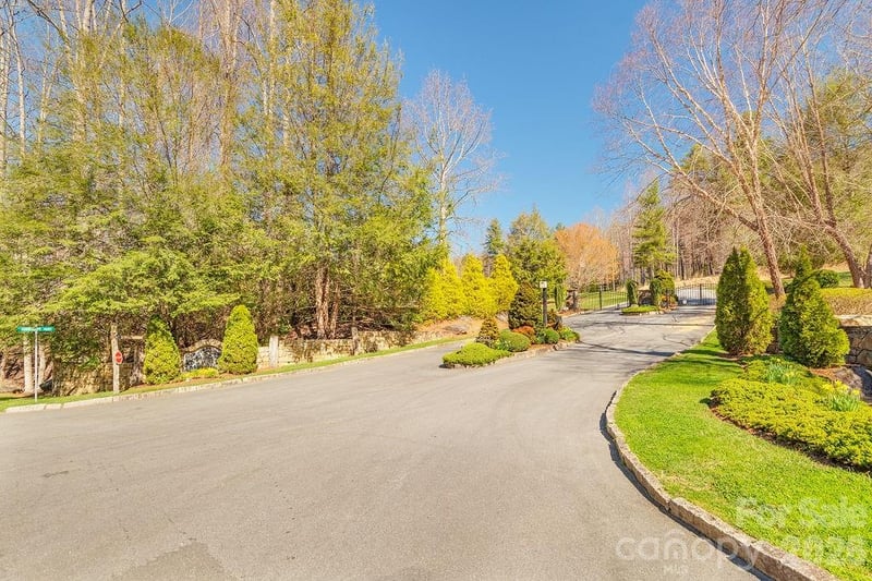 461 Somersby Pw, Hendersonville, NC 28739