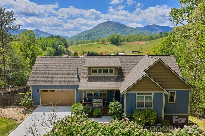 4 Oak Mountain Dr, Leicester, NC 28748