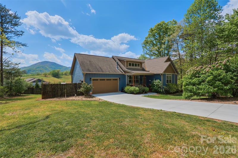 4 Oak Mountain Dr, Leicester, NC 28748
