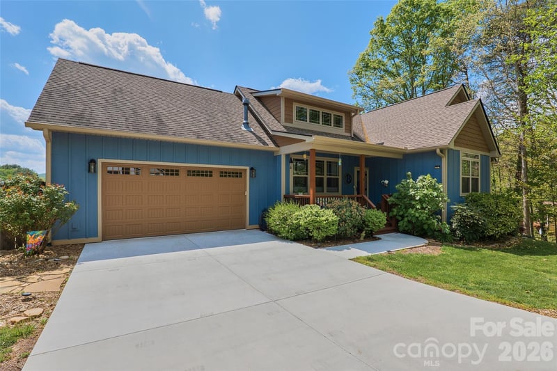 4 Oak Mountain Dr, Leicester, NC 28748