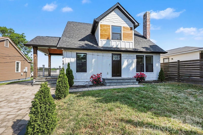 6 Sunrise Ave, Thomasville, NC 27360