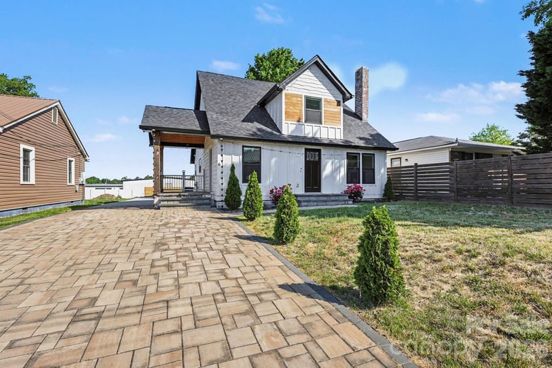 6 Sunrise Ave, Thomasville, NC 27360
