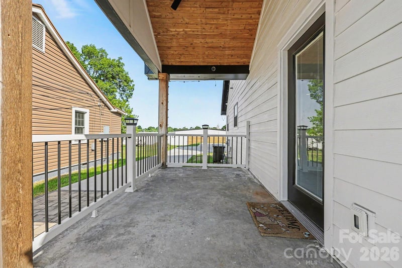 6 Sunrise Ave, Thomasville, NC 27360