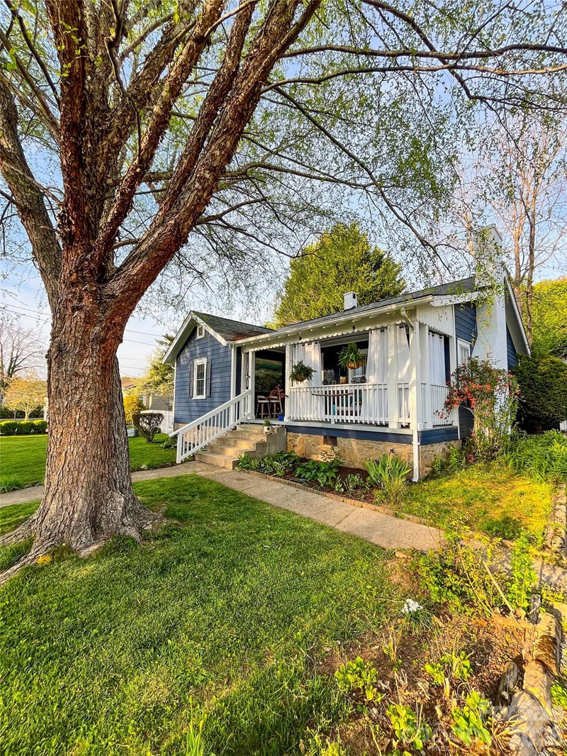 271 Brook St, Waynesville, NC 28786