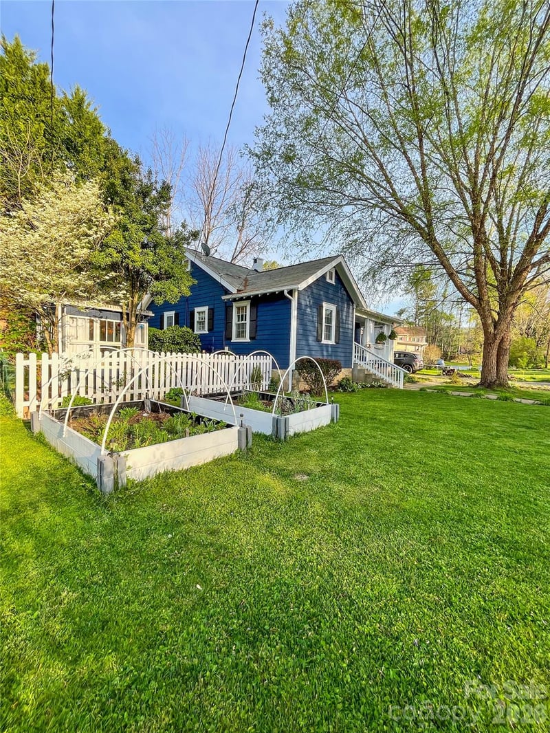 271 Brook St, Waynesville, NC 28786