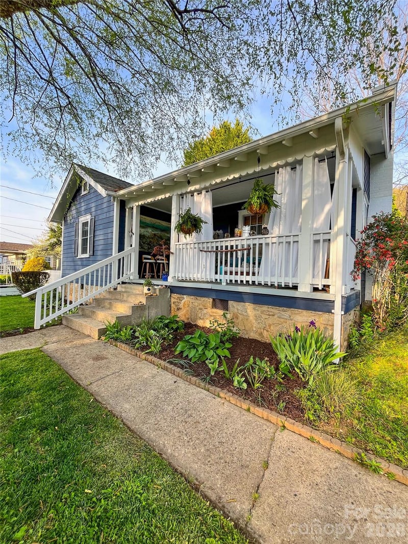 271 Brook St, Waynesville, NC 28786