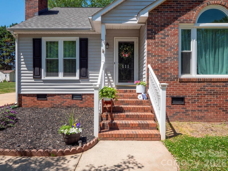 111 Louisbourg Ct, Gastonia, NC 28056