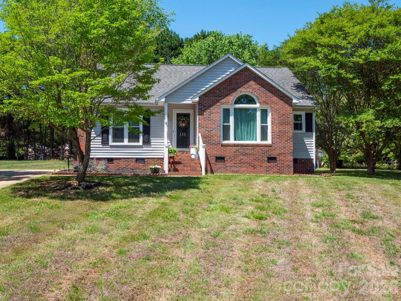 111 Louisbourg Ct, Gastonia, NC 28056