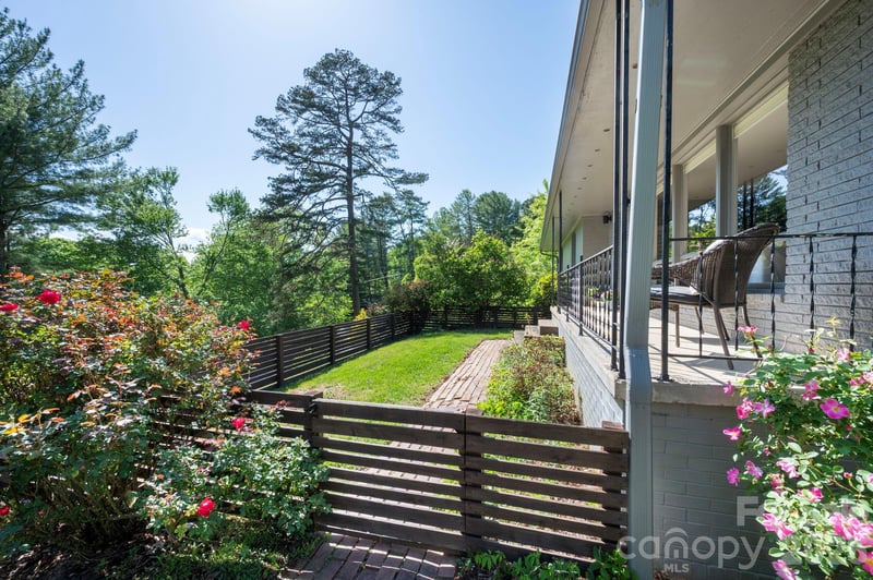301 Stratford Rd, Asheville, NC 28804