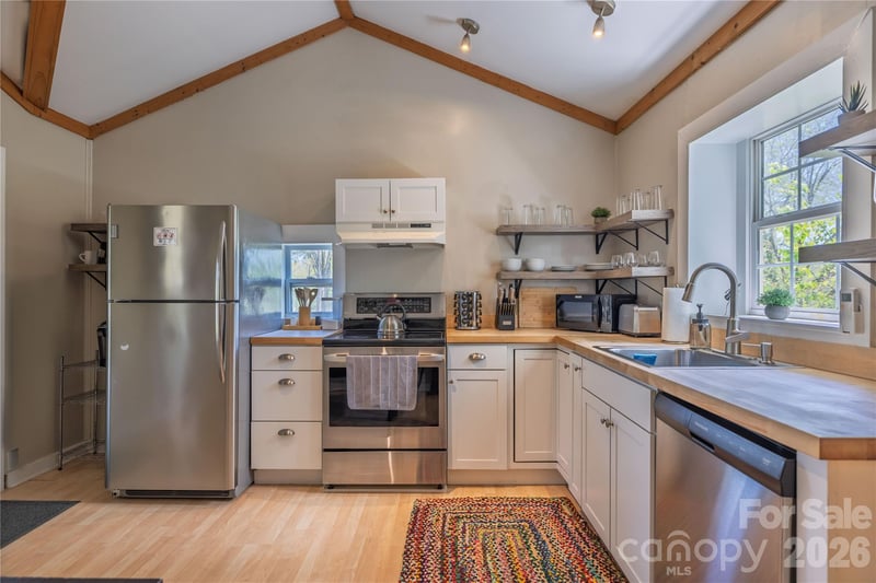 18 Hopedale Cir, Asheville, NC 28806