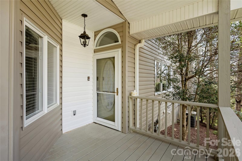 2115 Cumming Woods Ct, Hendersonville, NC 28739