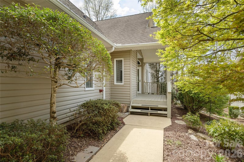 2115 Cumming Woods Ct, Hendersonville, NC 28739
