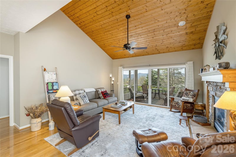 2115 Cumming Woods Ct, Hendersonville, NC 28739