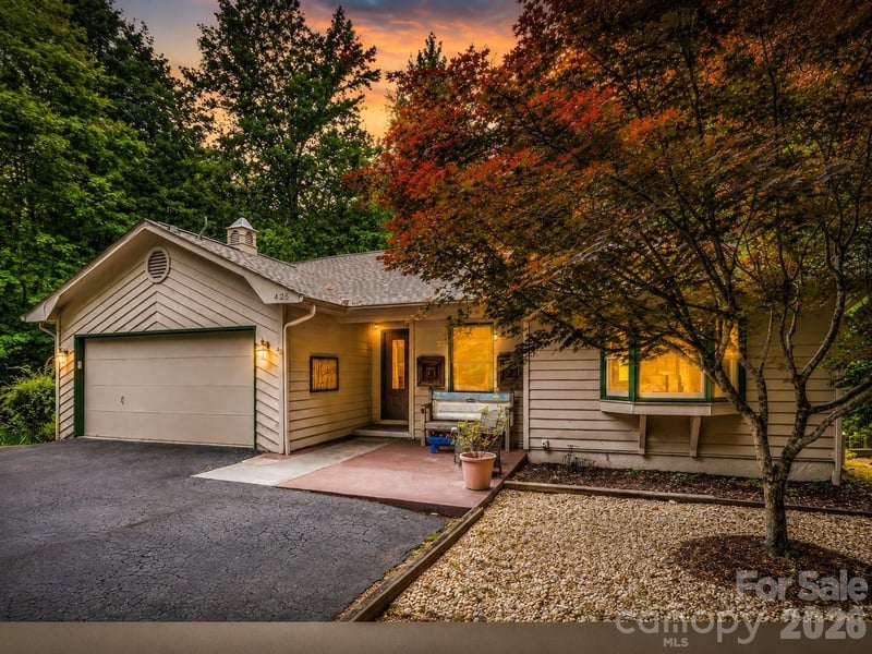 425 Winesap Blvd, Lake Lure, NC 28746